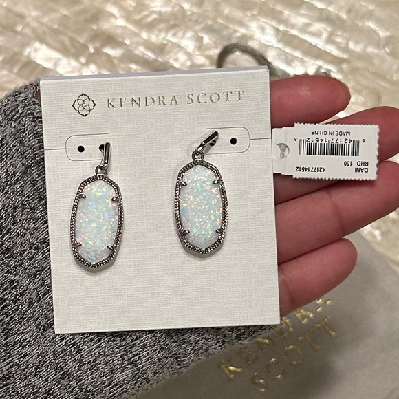 White Kyocera Dani - Picture 2 of 5